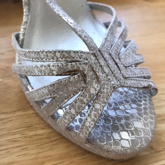 White House Black market heels - Picture 4 of 5